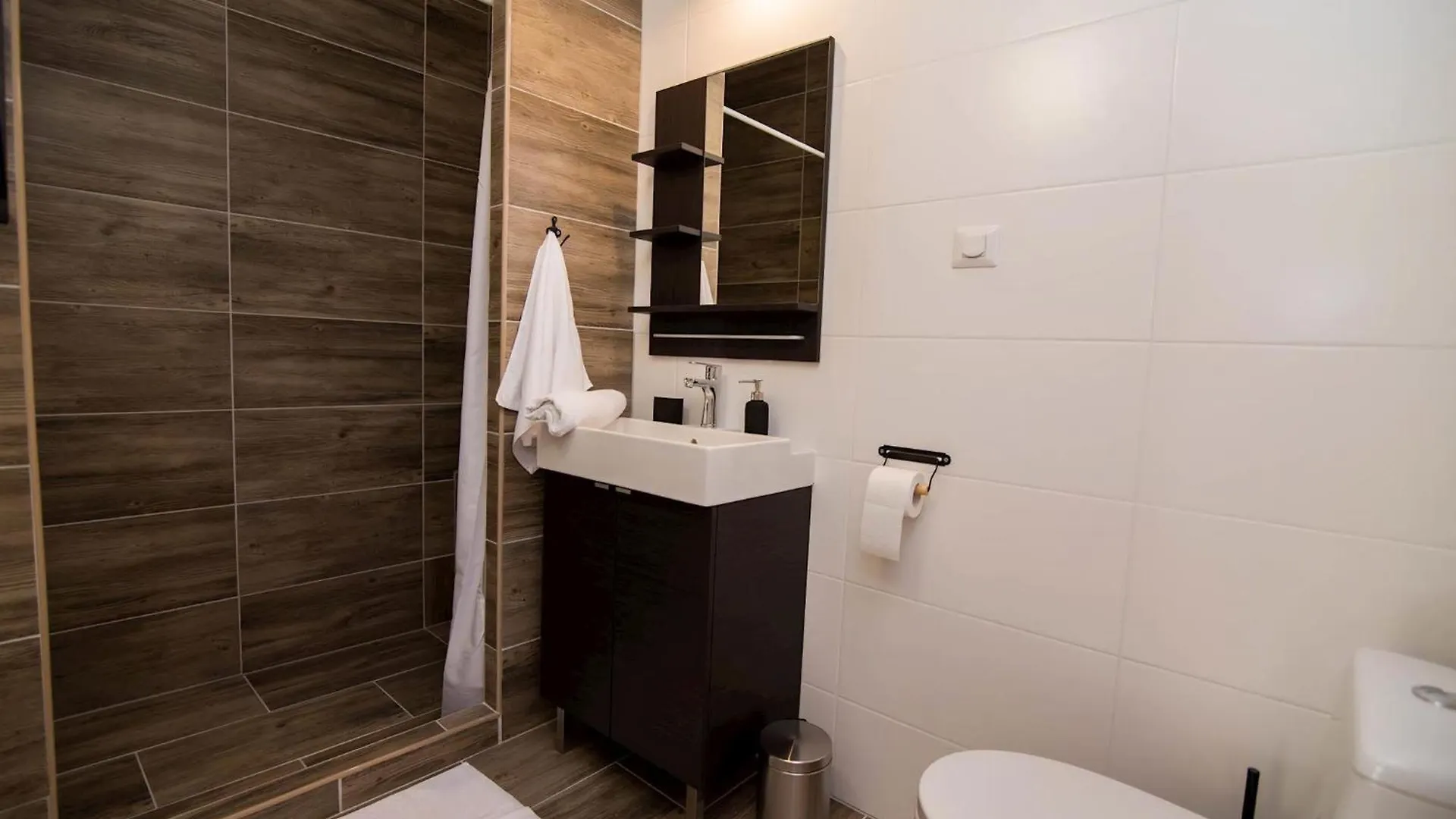 Schoene Wohnung In Veli Losinj Mit Garten Apartment